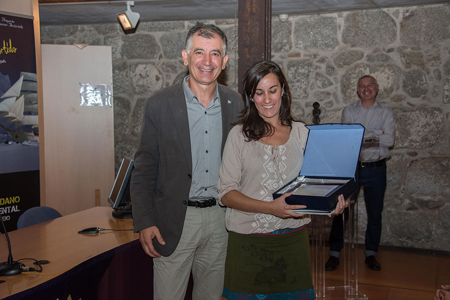 Premio-Plan-Ciudadano-Maria-Consuelo-Fariña-Garcia-junto-a-Javier-Benayas-(miembro-del-Jurado)